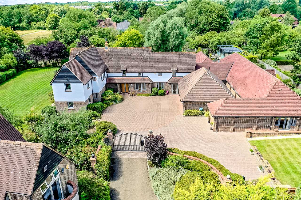 “La Villa” Pinkard Court, Milton Keynes
